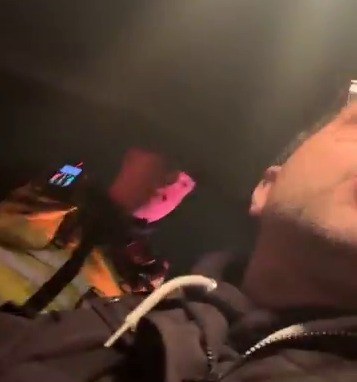 Ką daro policininkai, kai jiems pradeda trūkti bendravimo?