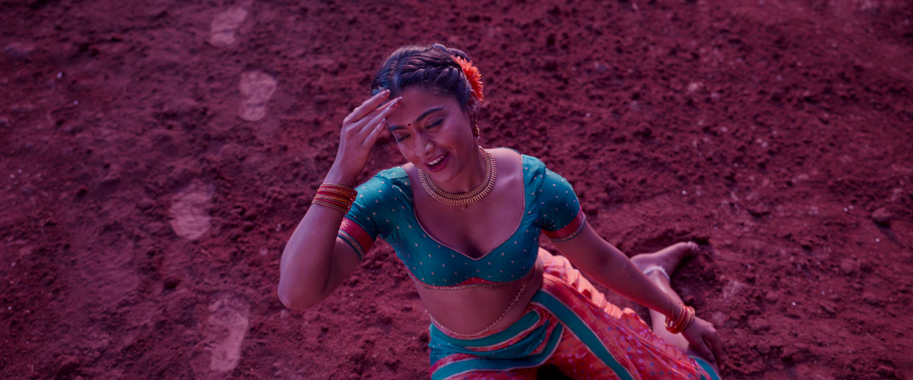 [Image: Rashmika-Mandanna-4-K-snap-Saami-Saami-P...ise-33.png]