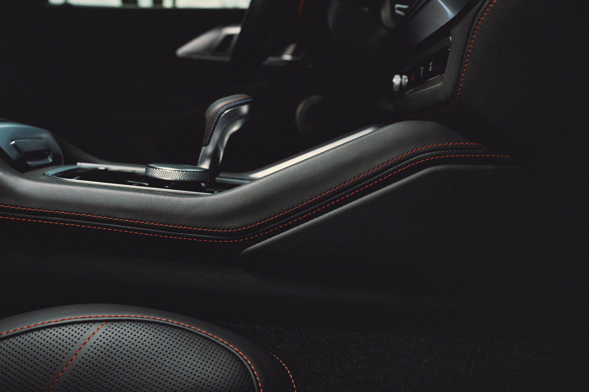 P90499835_highRes_the-bmw-xm-label-red