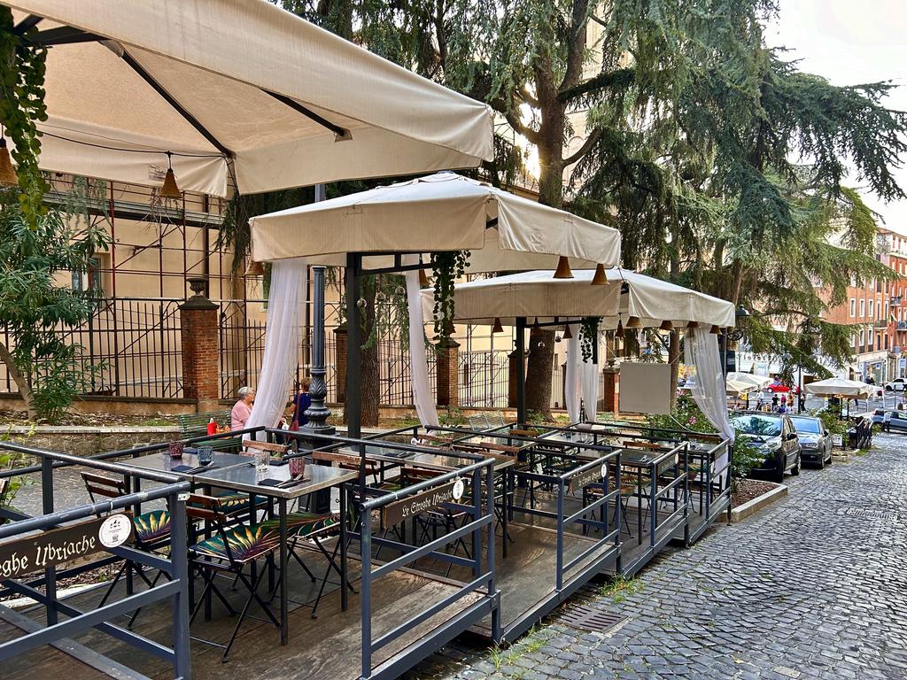 Жаркий сентябрь на побережье Тирренского моря.