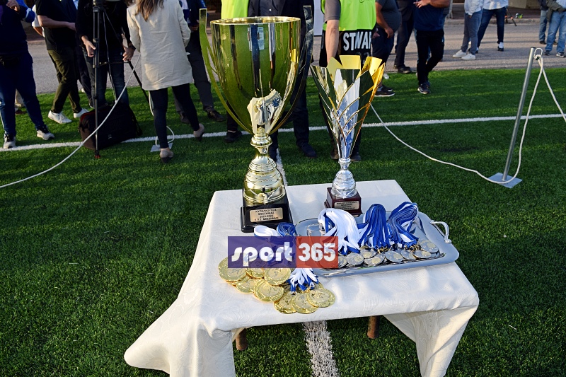 , &Tau;&omicron; &phi;&omega;&tau;&omicron;&rho;&epsilon;&pi;&omicron;&rho;&tau;ά&zeta; &tau;&omicron;&upsilon; &tau;&epsilon;&lambda;&iota;&kappa;&omicron;ύ &Epsilon;&rho;ά&nu;&eta;-&Pi;&alpha;&nu;&theta;&omicron;&upsilon;&rho;&iota;&alpha;&kappa;ό&sigmaf; (&phi;&omega;&tau;&omicron;)