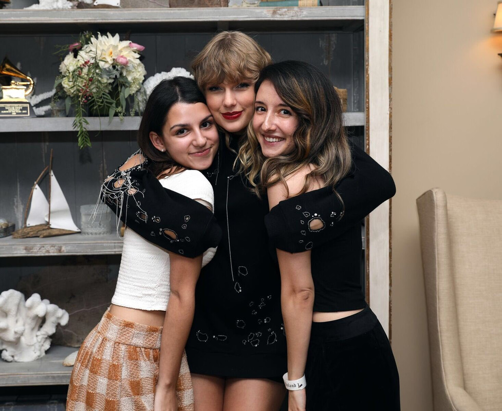 taylor-swift-reputation-secret-sessions-at-her-home-in-rhode-isl