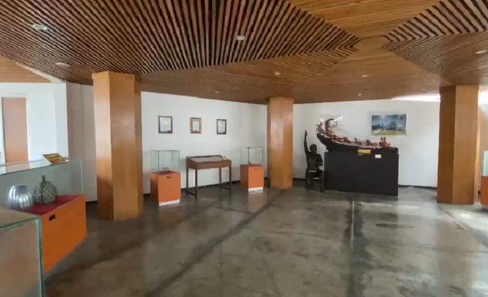 Museum R Hamong Wardoyo juga mengoleksi berbagai benda cagar budaya seperti arca. Terdapat pula diorama, foto-foto jadul, replika lembu sore, replika patung Arjuna Wijaya, kereta kencana dan masih banyak lagi.