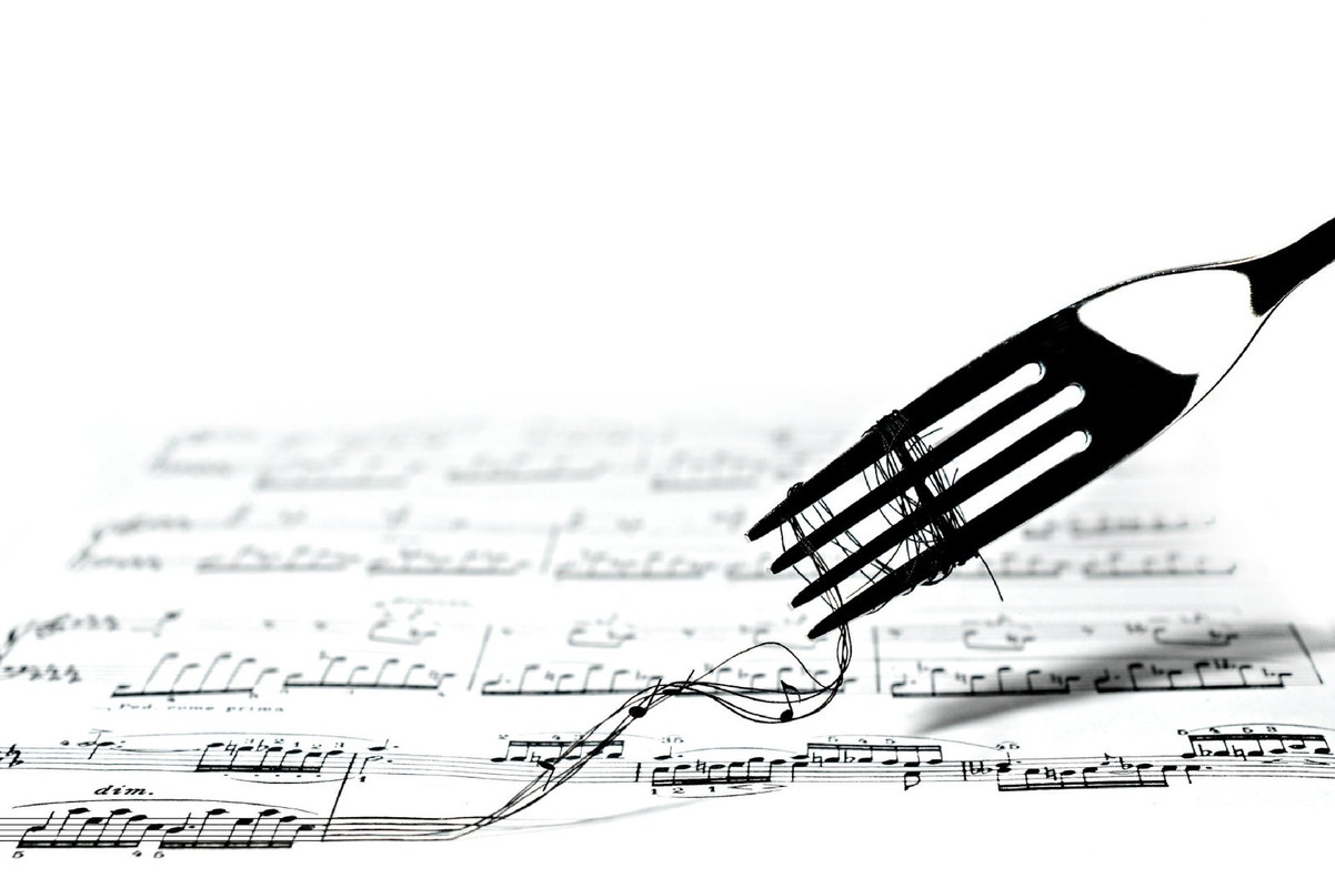 blacknwhite-musicfoodforsoul.jpg