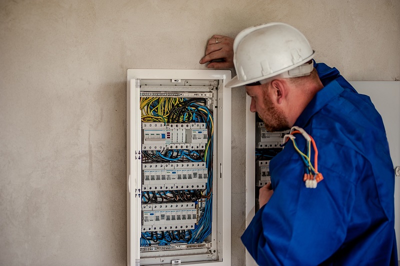 Commercial Electrician
