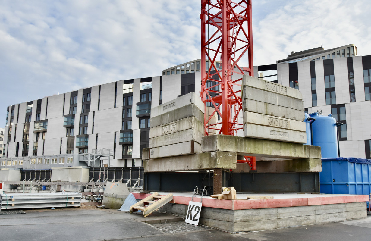 3AEC9F69-1079-4D3F-88A6-1181D19BE041_1_201_a