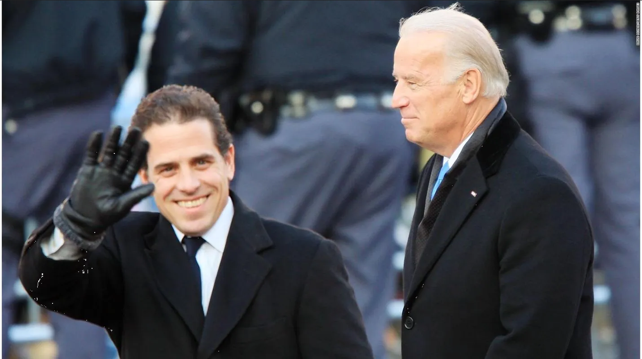 ¿Quién es Hunter Biden, el hijo menor por el que acusan a Joe Biden?