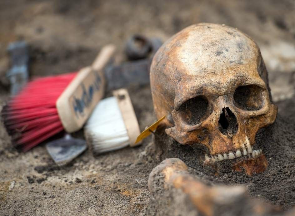 Hallan en Alemania una fosa común con 20 soldados soviéticos