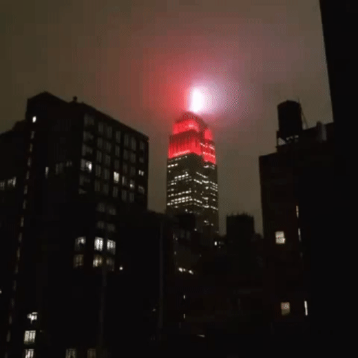 https://i.postimg.cc/3rpFr0xY/Corona-Virus-New-York-Empire-State-building.gif