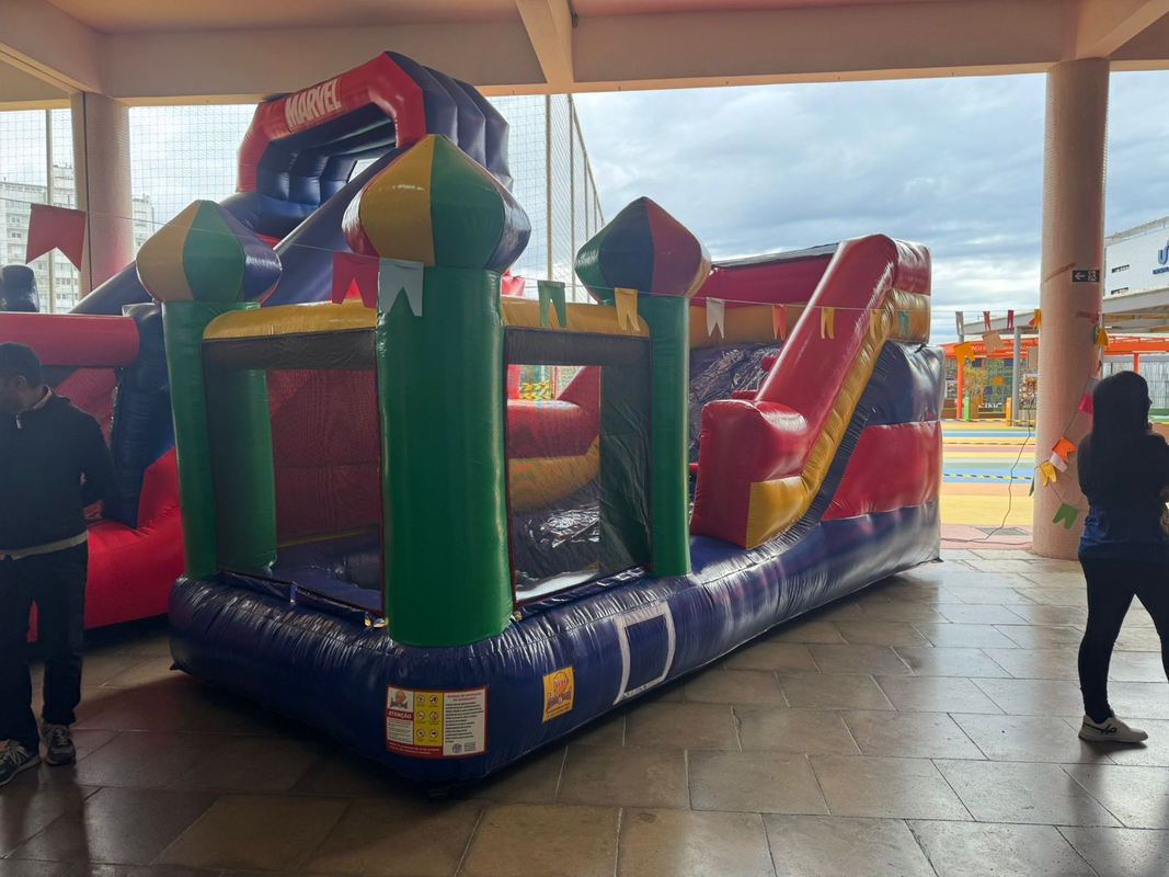 Super Tobogã com Piscina de Bolinhas