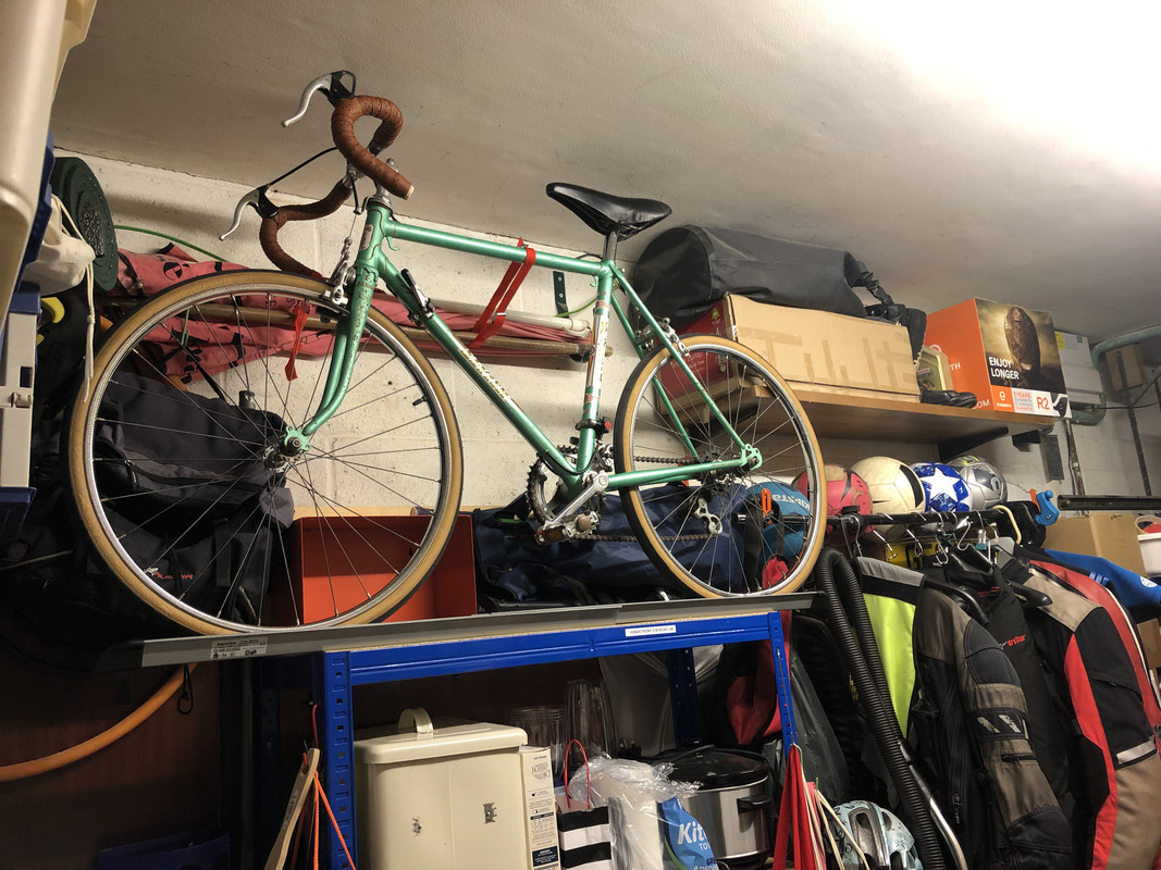 9B569799-3EC7-4109-9C9C-BC3CC8A18F65