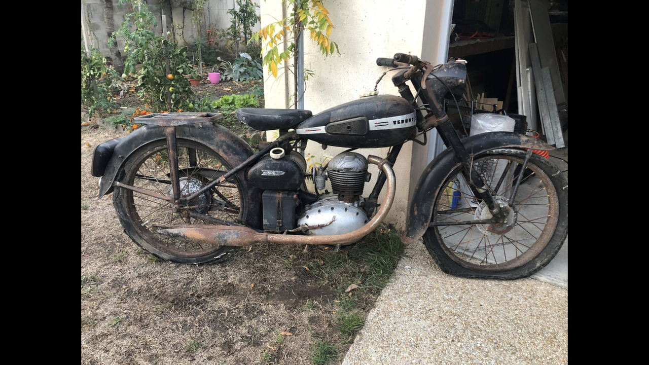 5CEB5716-3E18-440D-9427-1CA2C08AB7EA