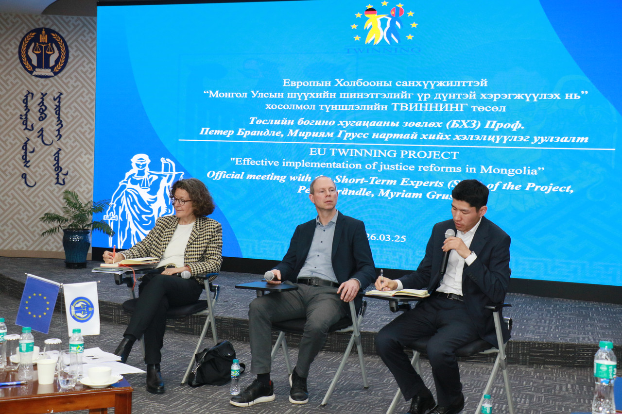 Эвлэрүүлэн зуучлалын тогтолцоог боловсронгуй болгох чиглэлээр хэлэлцүүлэг зохион байгууллаа