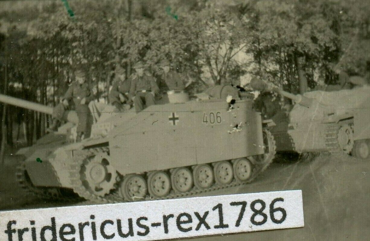 Foto Ostfront Sturmgeschütz StuG Abt. Seitenschürze Nr. 406 mit Besatzung