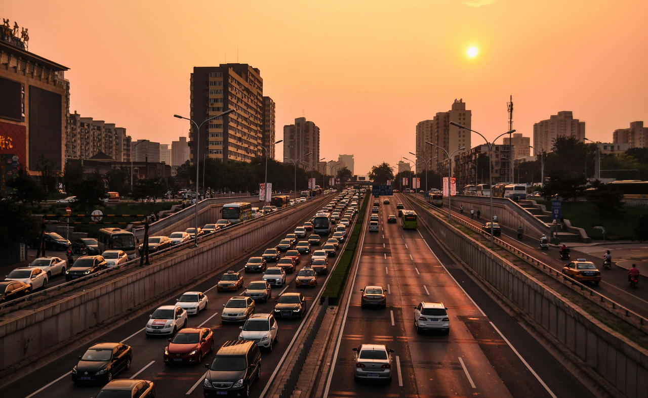 فناوری GPS و تأثیر آن بر آینده حمل‌ونقل هوشمند و مدیریت ناوگان
