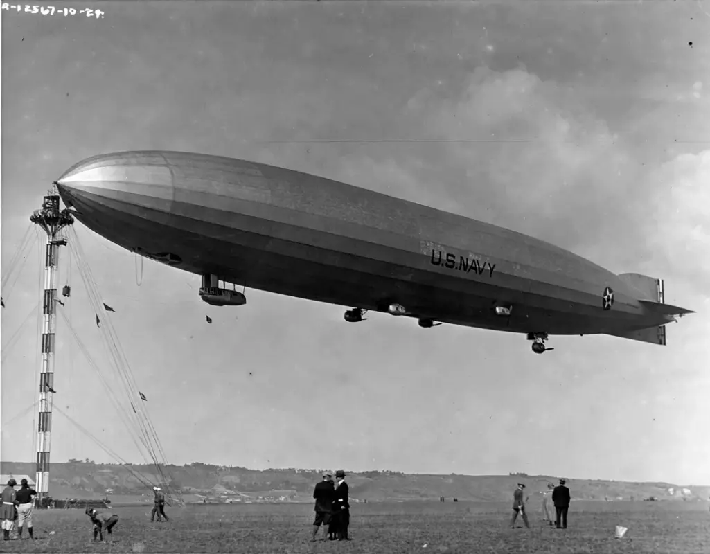 october-10th-1924-the-u-s-navys-shenandoah-airship-v0-bmfzyw0g6ytd1