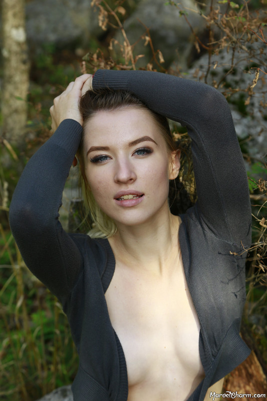 MarvelCharm_Kira-Hiking-113