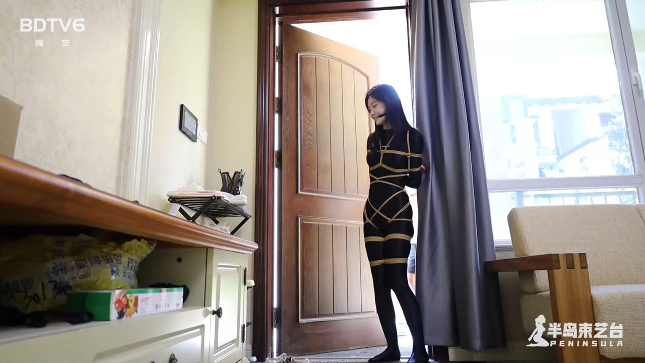 半岛束艺 新衣试穿，外卖小哥尝鲜 小晚.mp4_20220909_130611.330