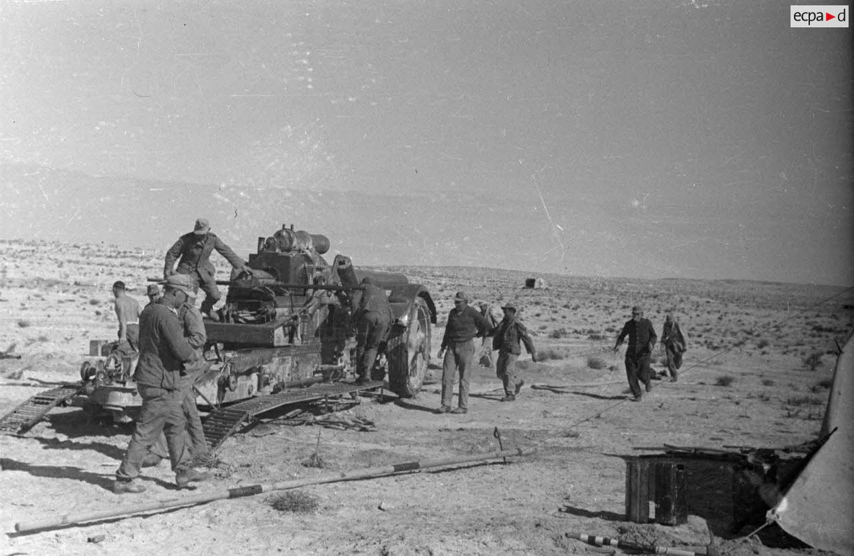 Une pièce d'artillerie allemande de 21 cm Mörser 18.1