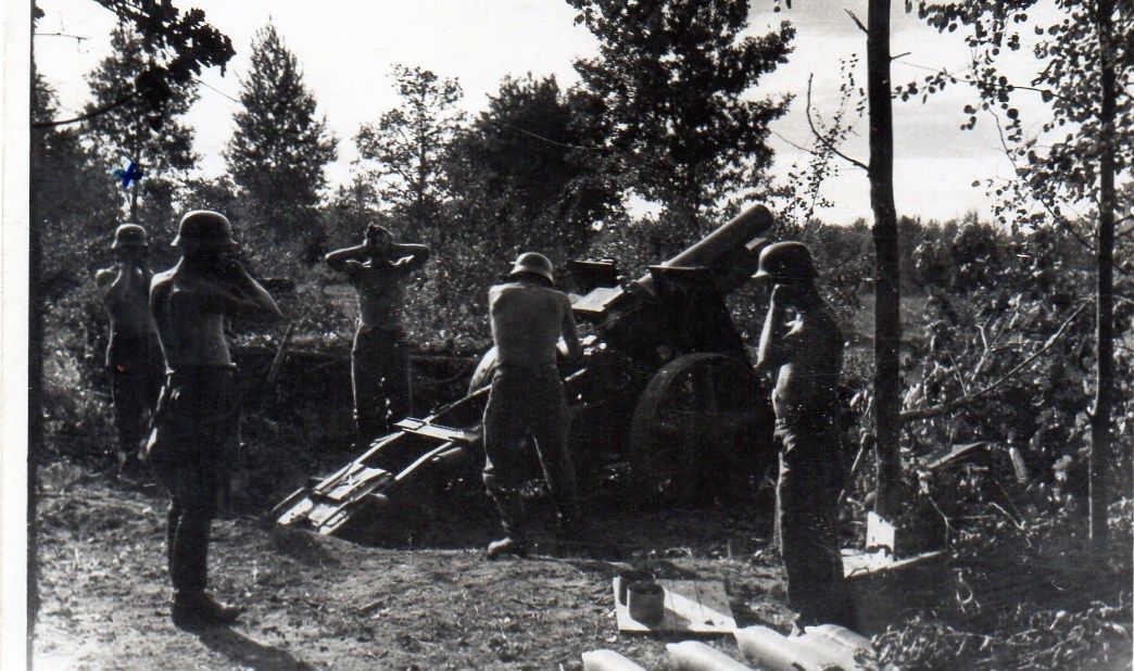 Orig Foto Deutsche Schwere Infanterie Geschütz im einsatz Ostfront