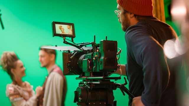https://i.postimg.cc/3w85hCrq/filmmaker.jpg