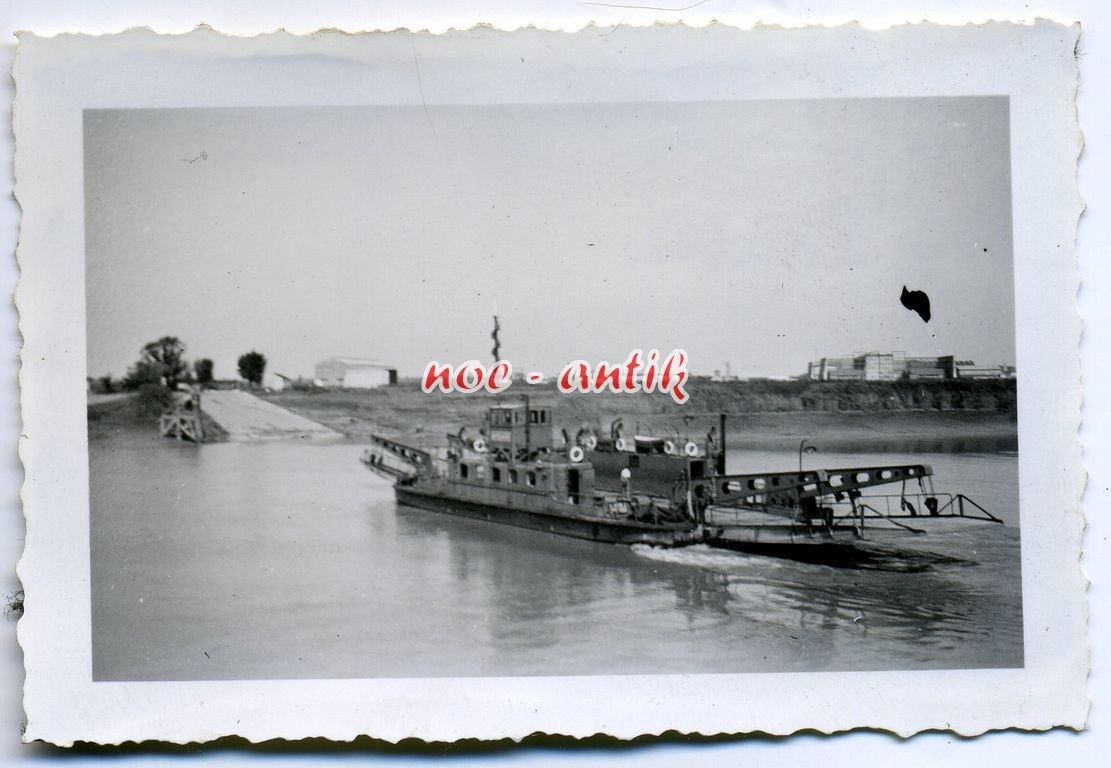 Foto France Soubise Fähre über die Charente, Bus