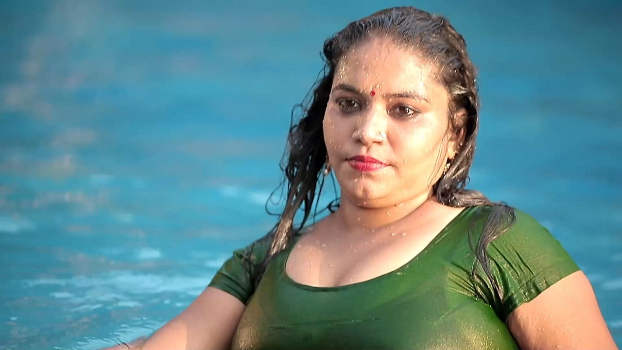 Hot Mallu aunty Photoshoot.mkv_snapshot_02.40.000