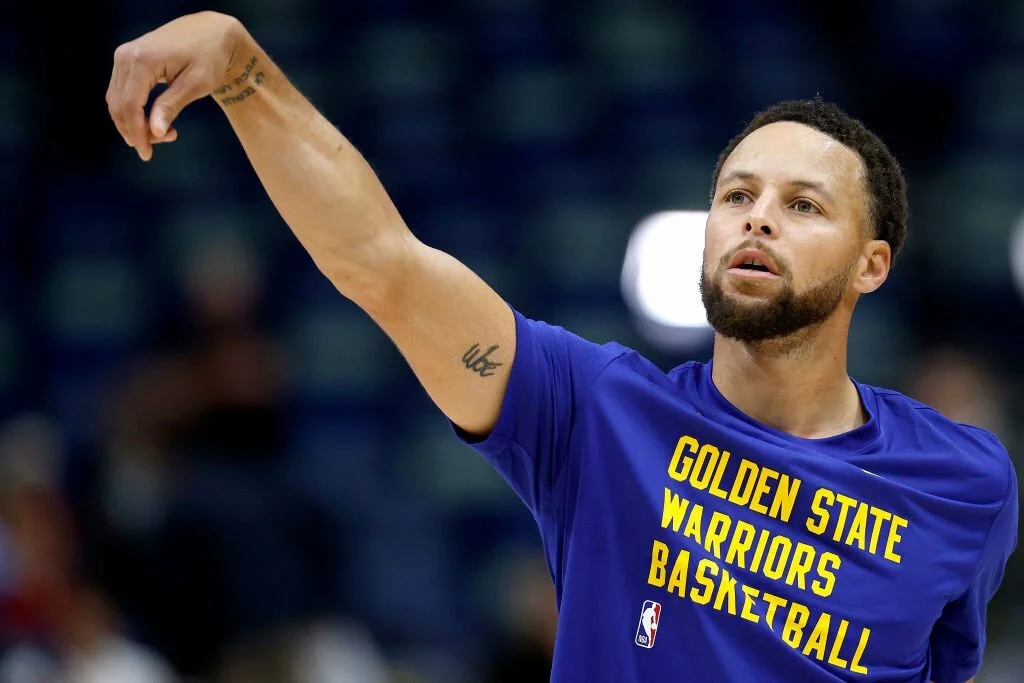 Steph Curry playing with Golden State Warriors