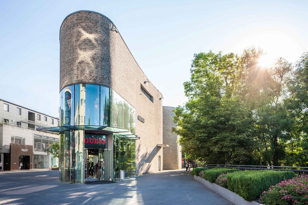 preisgekronte-architektur Аутлет Metzingen Designer рай для шопоголиков в сердце Германии