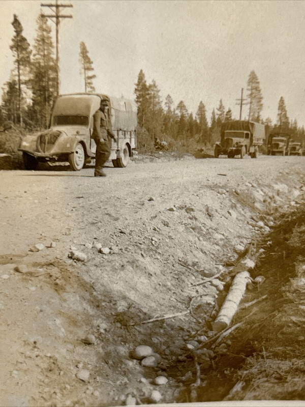 Foto Wk2 Wehrmacht Fahrzeug Lkw Pkw Auto Kfz Soldat Front Kampf Peugeot 402