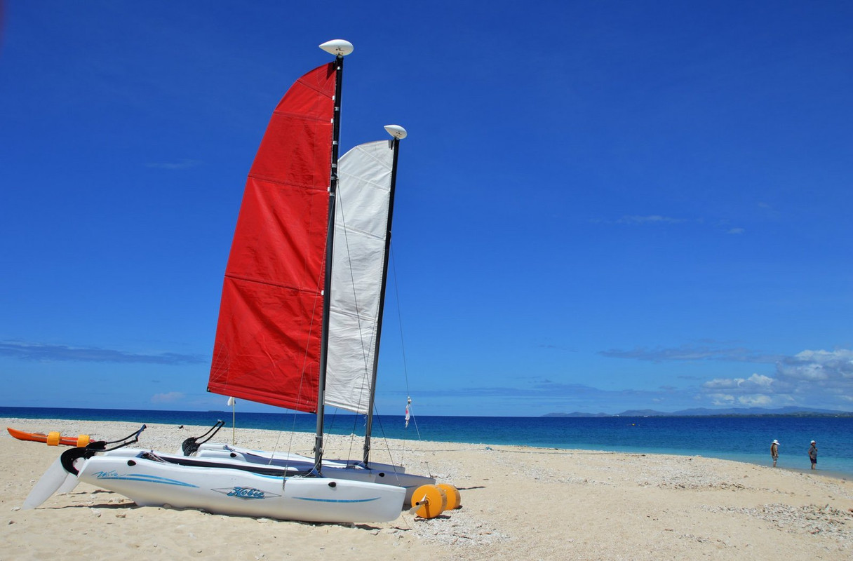 red-sailboat-dis.jpg