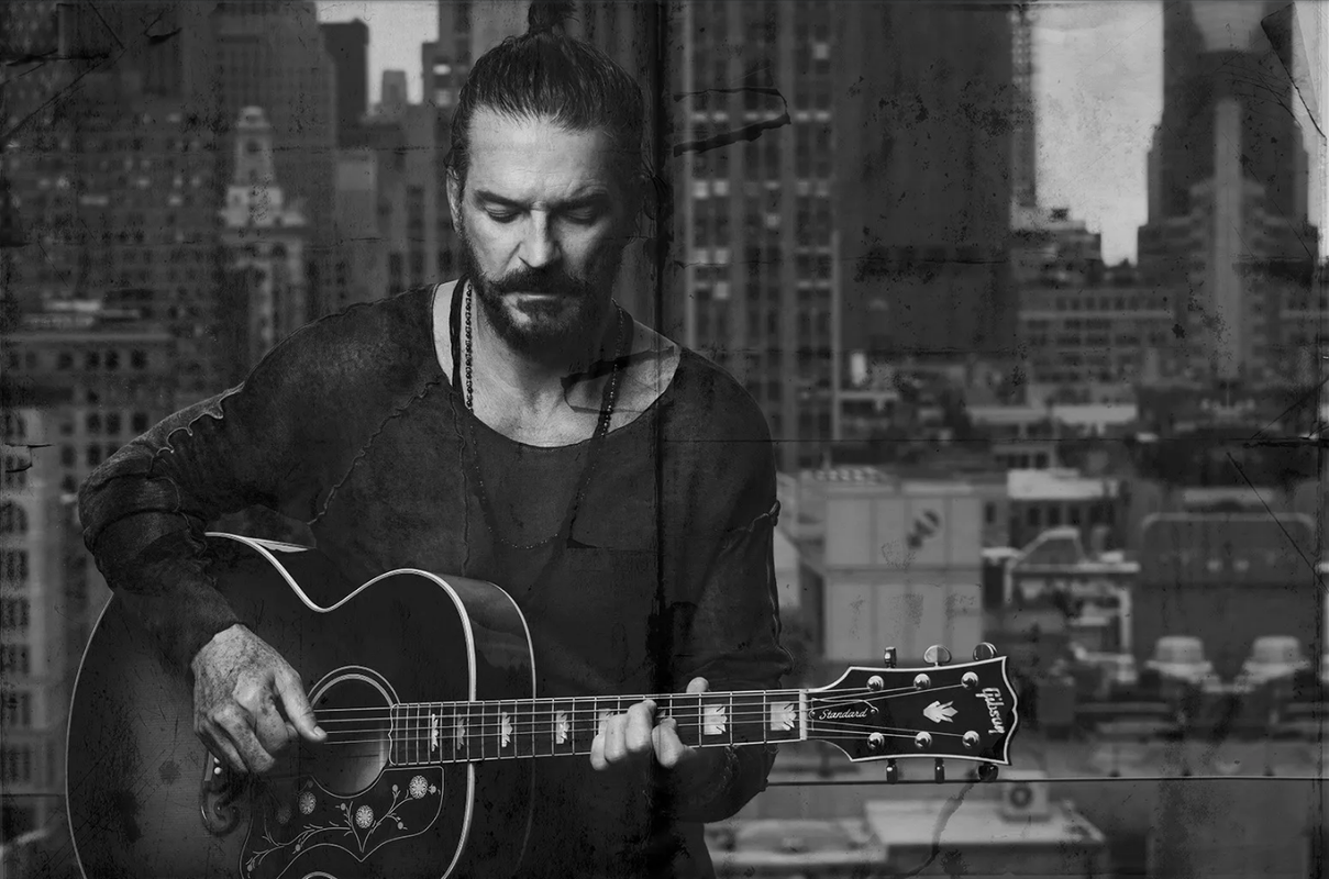 Cancelan en redes sociales canción de Ricardo Arjona, por letra machista