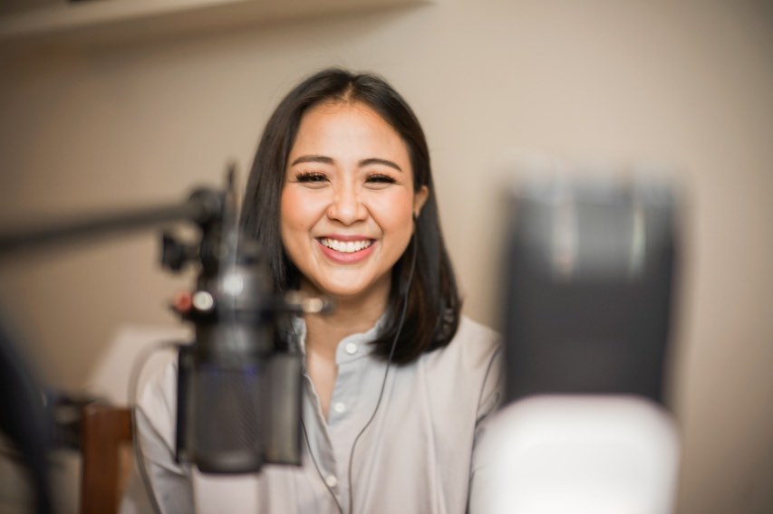 7 Potret menawan Astrid Sartiasari, 17 tahun berkarya di dunia musik