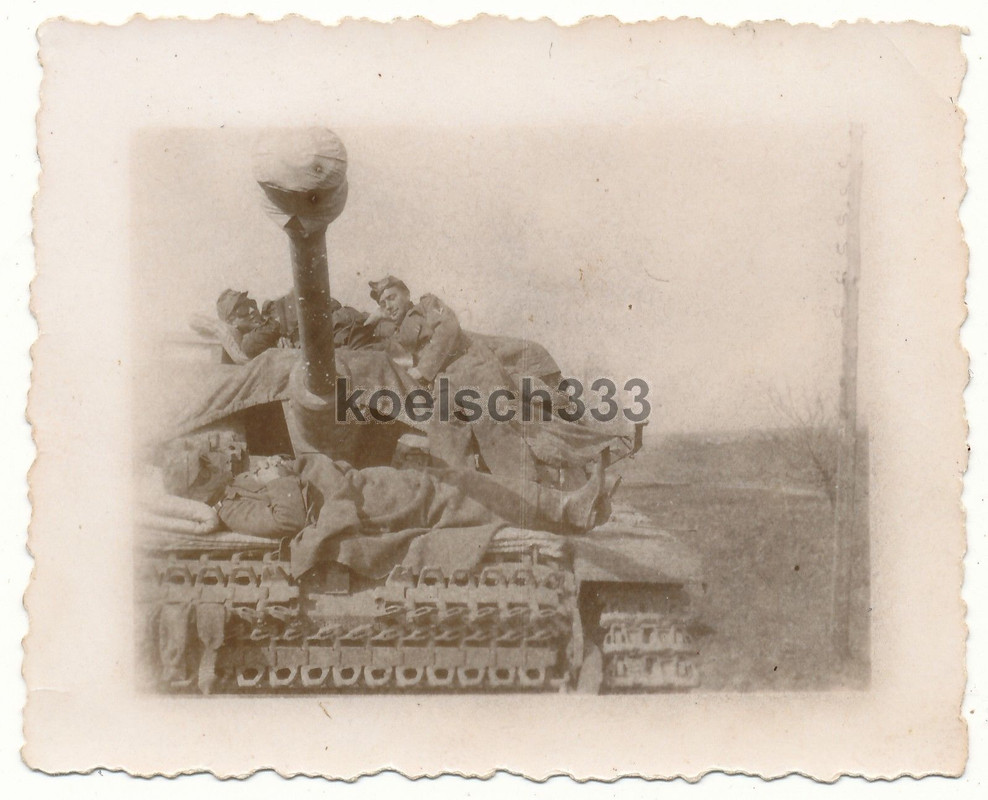 Foto Sturmgeschütz Brigade 322 Panzermänner StuG