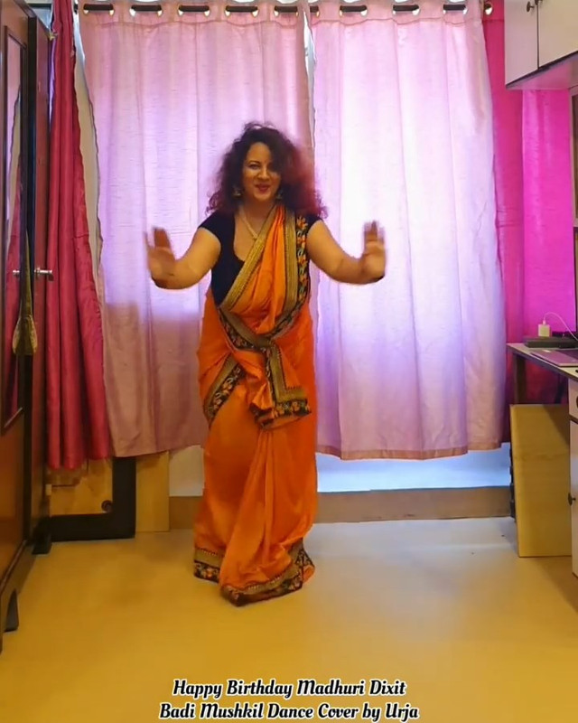 [Image: buty-aunty-dancing-in-orange-saree-mp4-s...32-798.jpg]