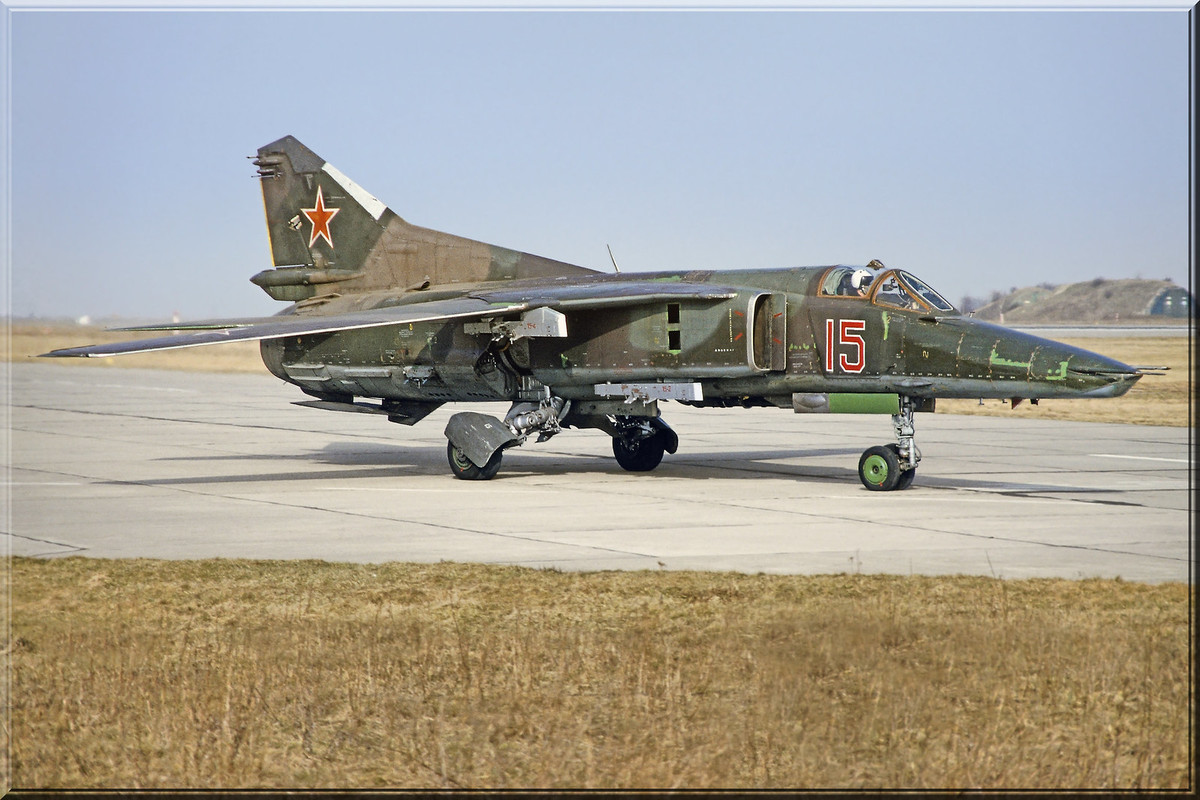 296 APIB Mig-27M 15 Red_83712545492, Frühling 1993_2