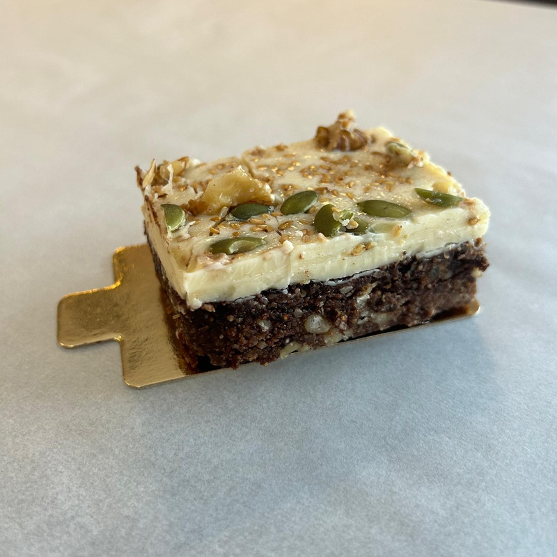 Pastel Vegano Frutos Secos Con Chocolate Blanco Vegano