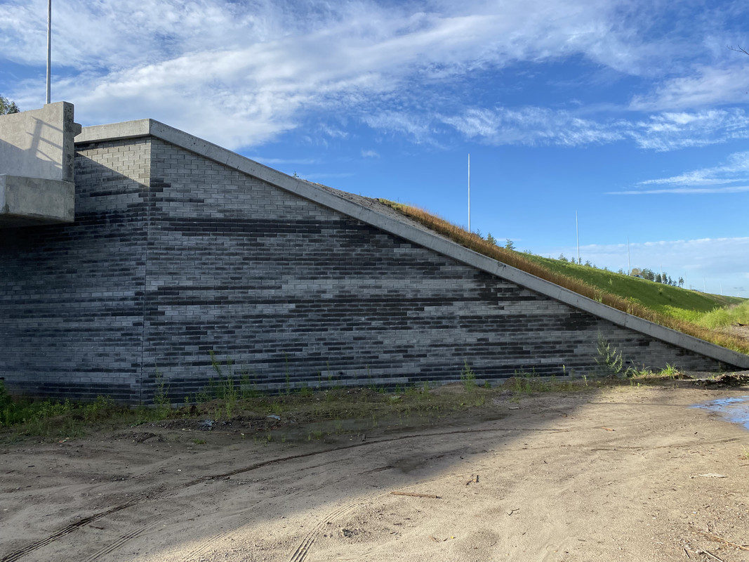 06094F22-6411-4EDB-BAC7-6072000040A7