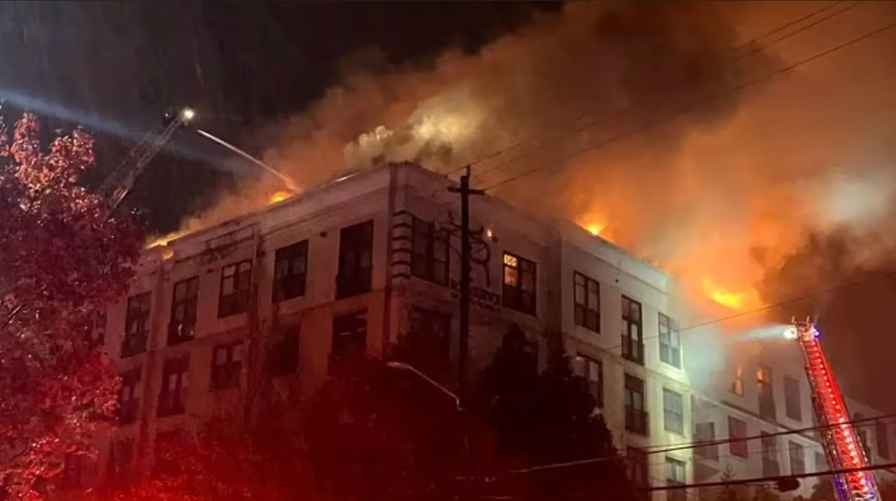 Arrestan a dos por incendio en Atlanta que causó evacuaciones en apartamentos