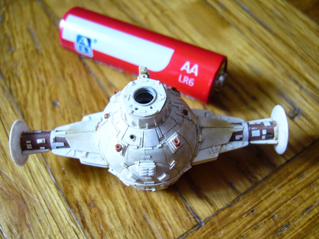 Scratchbuild Tie Fighter 04