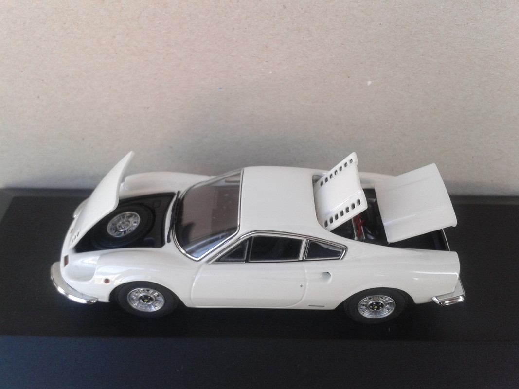 1969 Ferrari Dino 246 GT (Kyosho) (12)