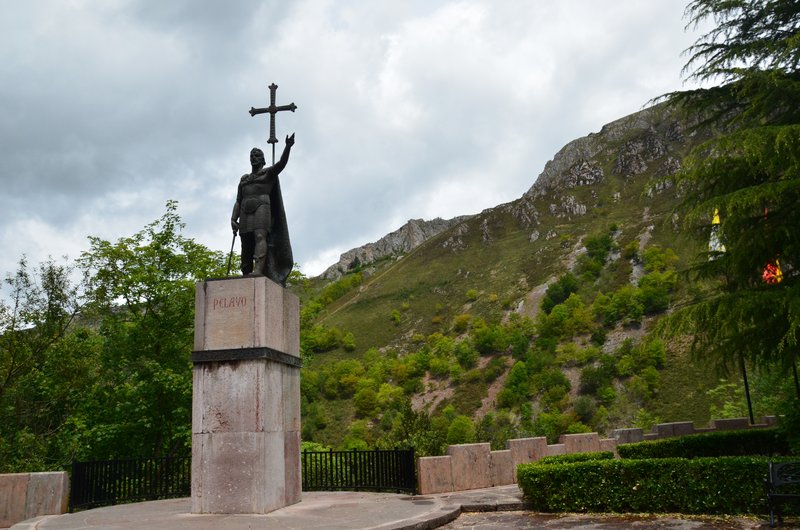 BASÍLICA DE COVADONGA-16-5-2013-ASTURIAS - Paseando por España-1991/2024 (52)