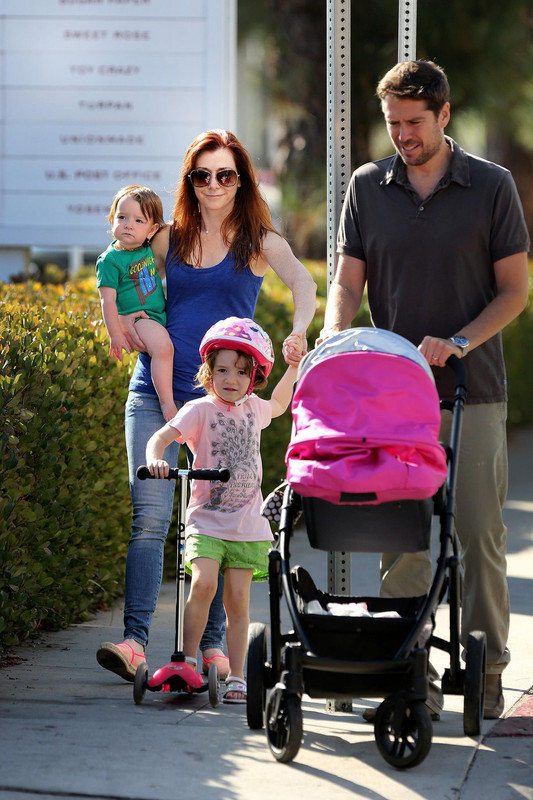 Family photo of the actress, married to Alexis Denisof,  famous for How I Met Your Mother, Friends for Life, American Dad!.
  
