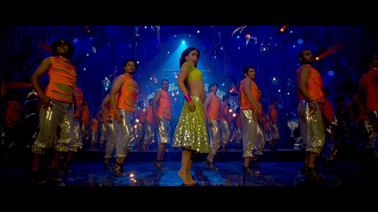 [Image: Kareena-Kapoor-Hot-Halkat-Jawani-From-He...-45-31.jpg]