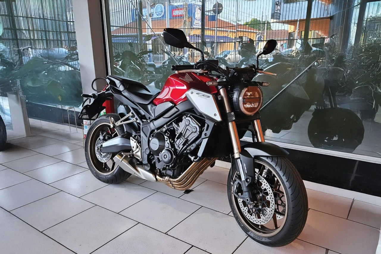 Honda CB650R tyre fitment context