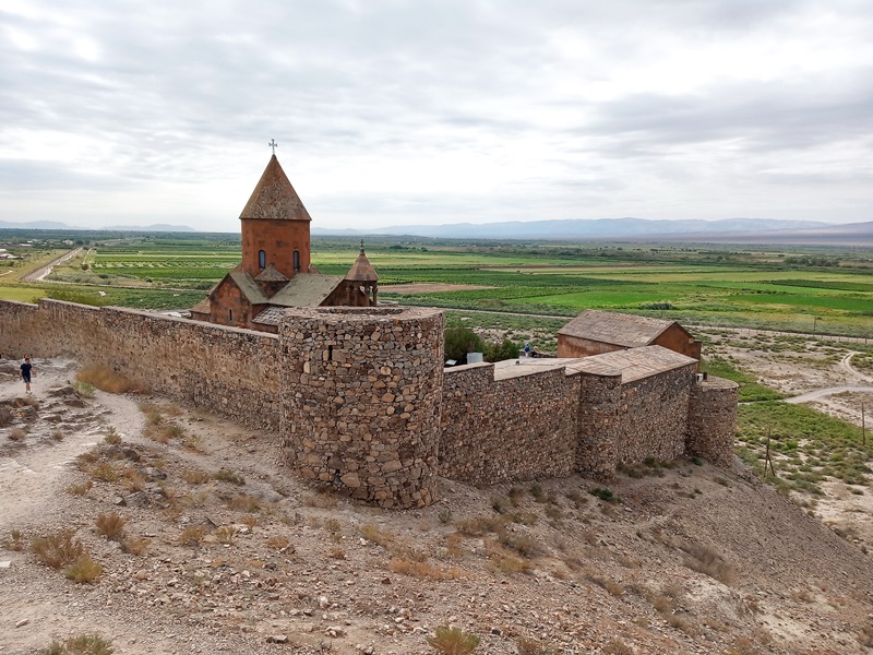 Армения - страна храмов, гор, камней и...