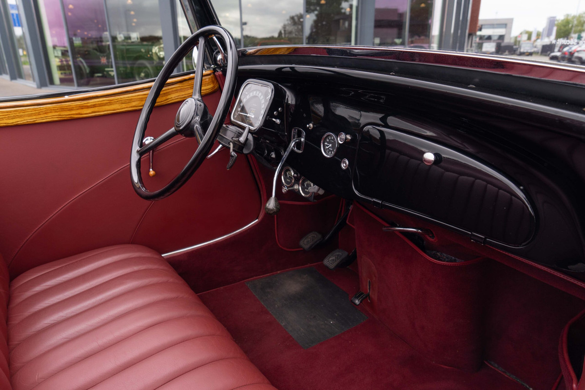 Cab 7C 37 noir 9334 EG-HX 26 ex QS07