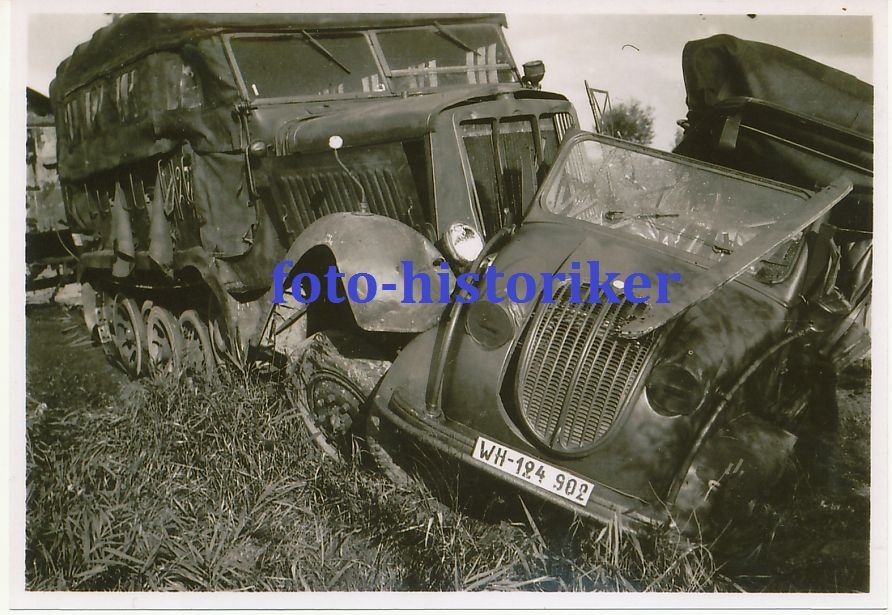 Schwerer Unfall PKW Kübelwagen Steyr