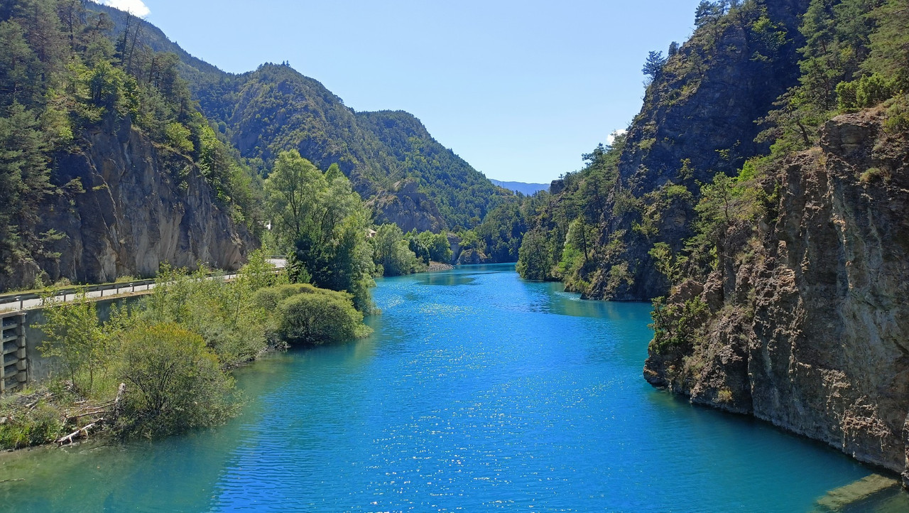 gorges lake2 (Large)