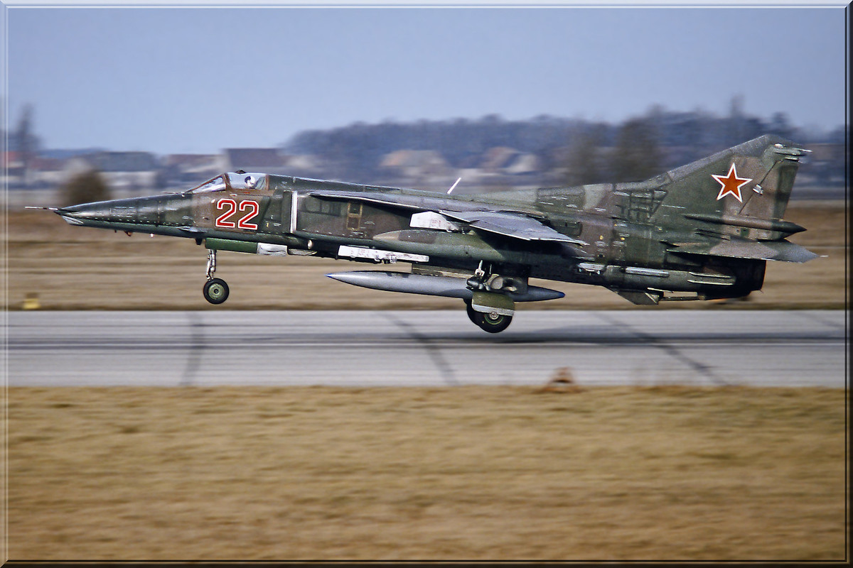 296 APIB Mig-27M 22 Red_83712538838, Frühling 1993